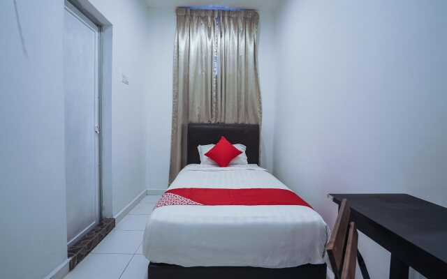 Comma Hotel