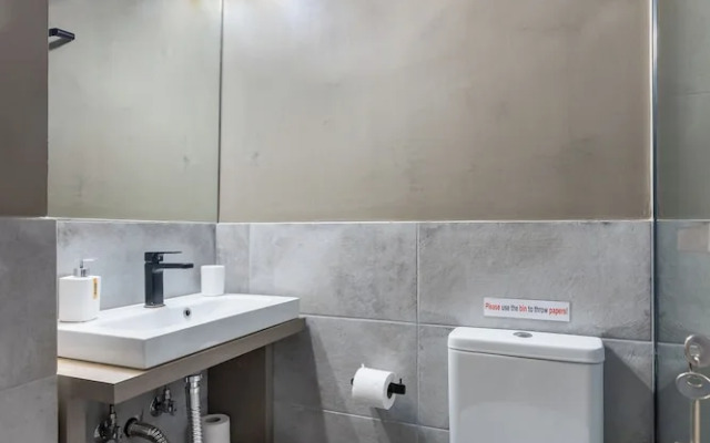 Elvis 2-Bedroom Apartment in Athens