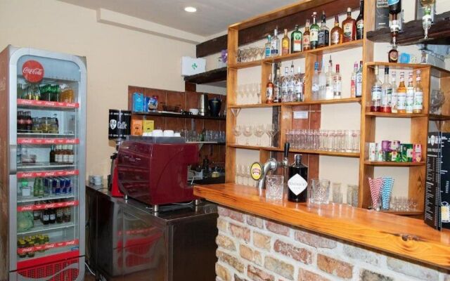 Lav Hostel & Café