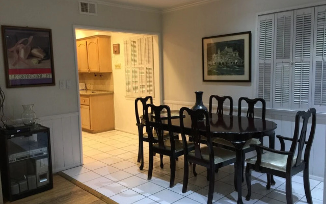 Lovely 2 Bedroom Home with Pool