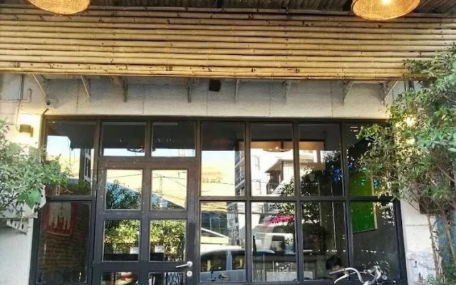 Lao Huk Bed and Cafe - Hostel