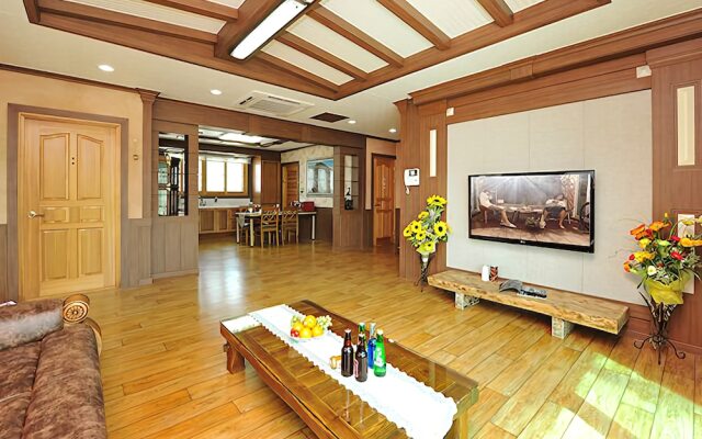 Yeongju Pusoksa Maple Road Pension