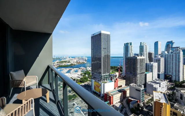 Apartment in New Luxury Condo Downtown