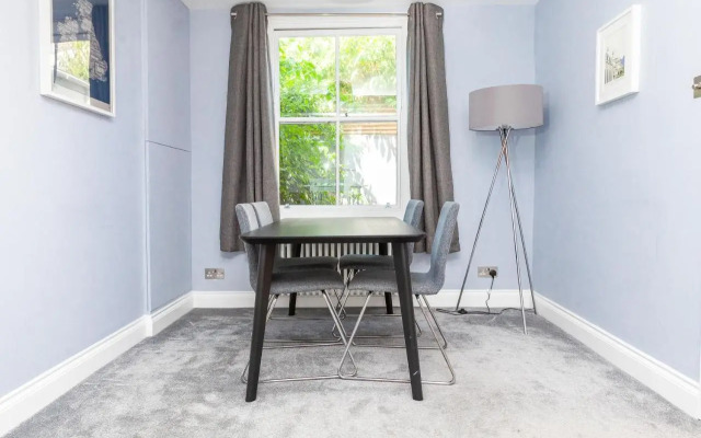 Modern and Stylish 2 Bedroom House in Brighton