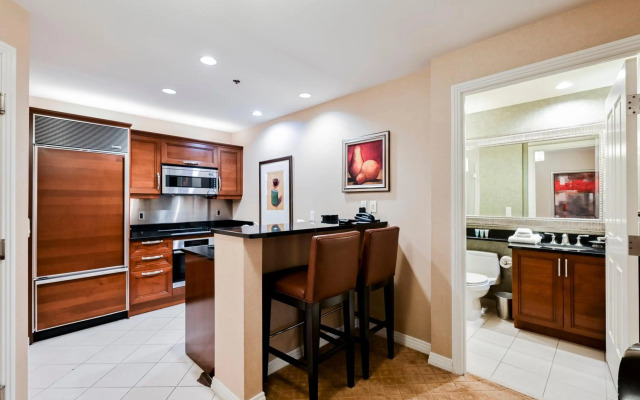 StripViewSuites at Signature