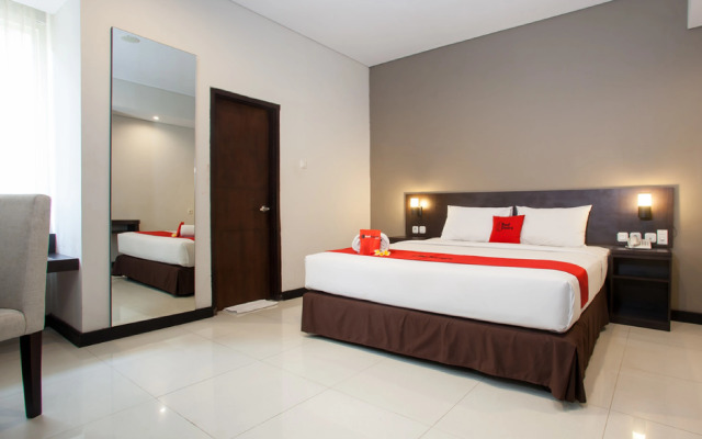 RedDoorz Premium Near Exit Toll Malang