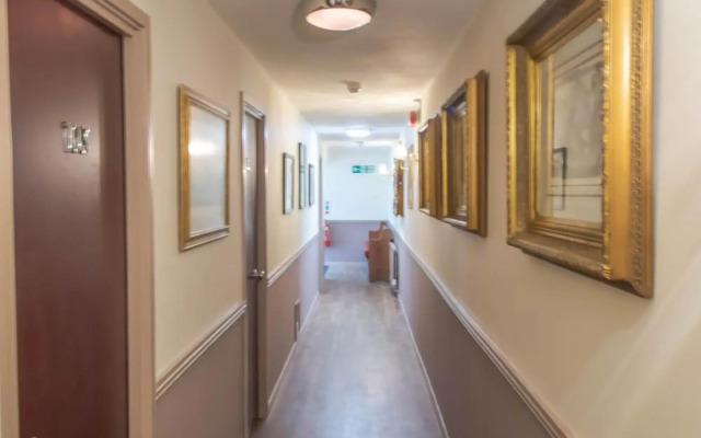 Norfolk Arms Hotel