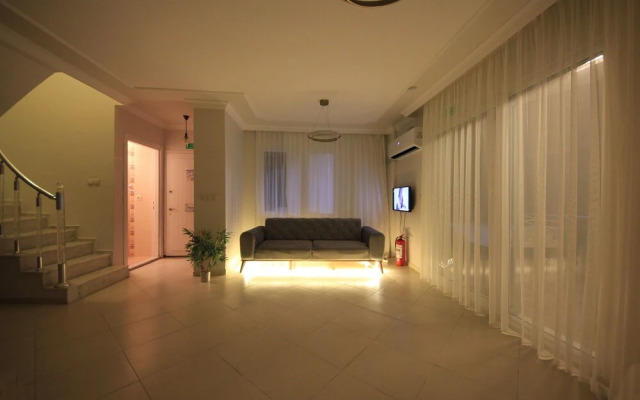 Family Friend Villa Pool BBQ 3b 1 Alacati Cesme