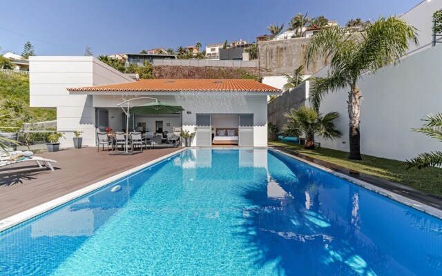 Villa Sol e Mar by OurMadeira