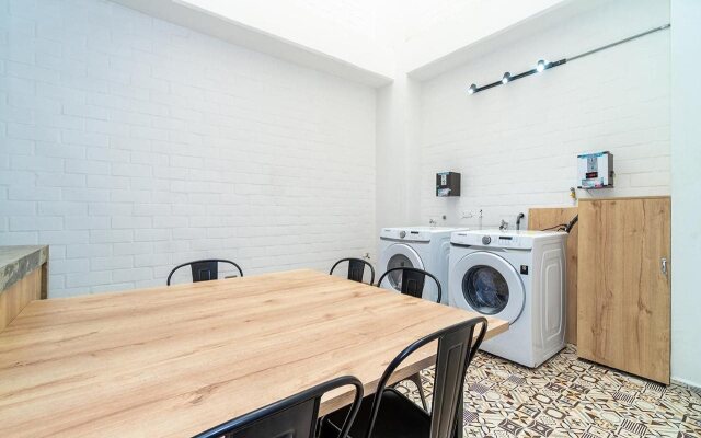 Hotel Living Box