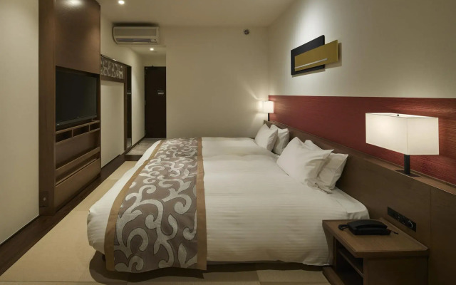 Ours Inn Hankyu