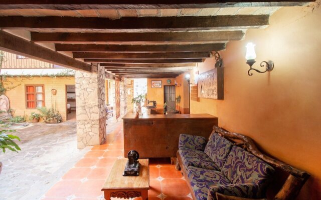 OYO Hotel D' Cervantes
