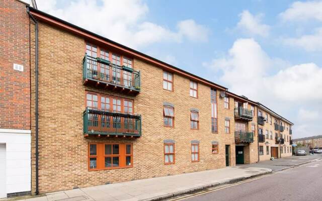 Modern Bright Flat on Victoria Park