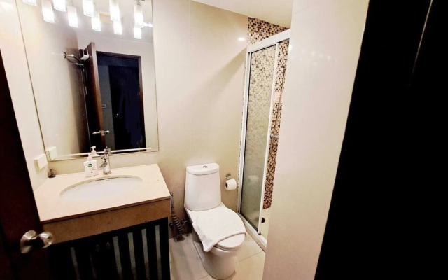 7B - 5 Bedroom Downtown Penthouse With Shared Pool