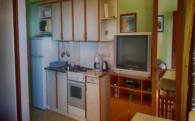Holiday house Mare - 50 m from beach: Mandre, Island Pag