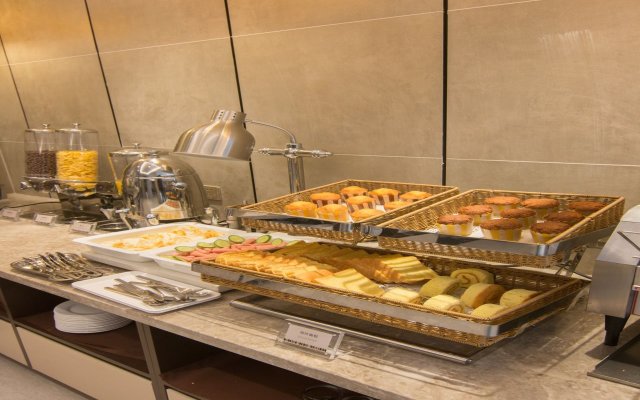 Motel (Shanghai Lujiazui Yushan Road Yuanshen Sports Center)