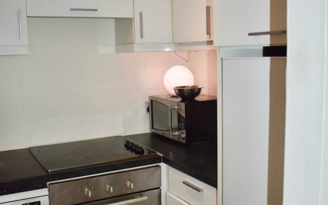 Trendy 2 Bedroom Apartment Near City Centre