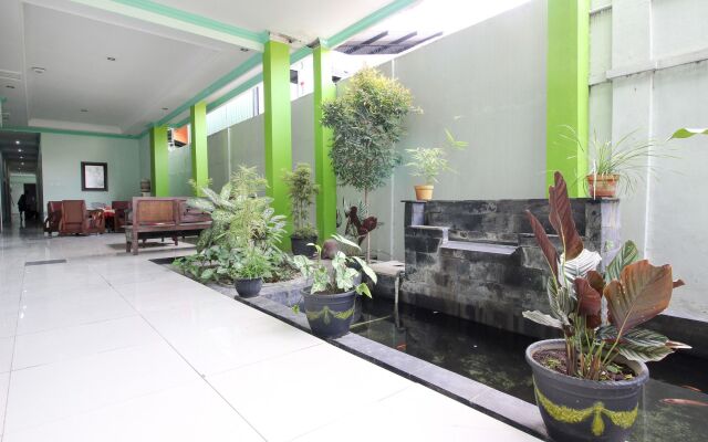 RedDoorz Plus @ Timoho