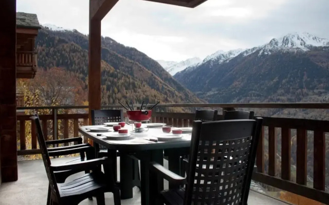 Spacious Chalet Amidst Mountains