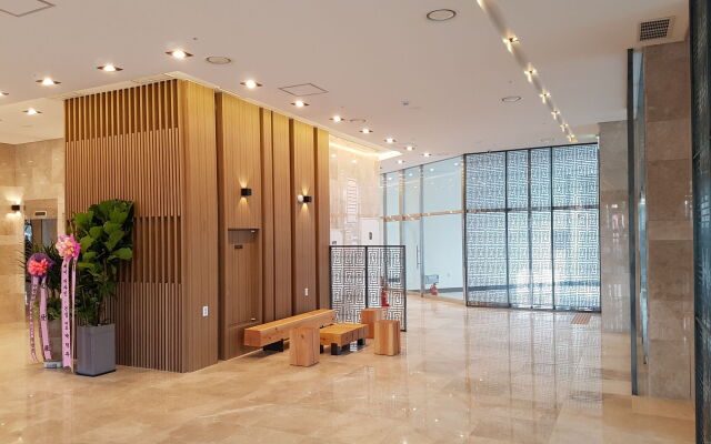 The First Stay Hotel