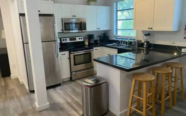 Pool Parking 2 Bedroom Retreat Sleeps 5