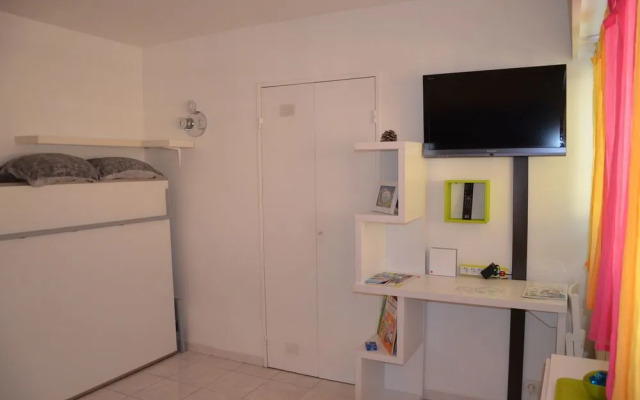 Grand studio vue mer à Marina Baie des Anges