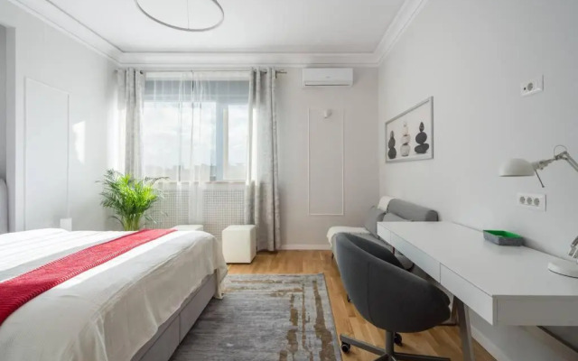 Sunny 3BR Midtown Flat - Amazing View Balcony