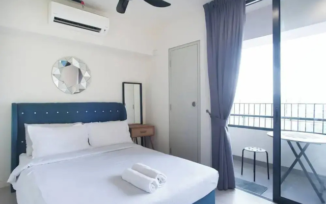 Tamarind Luxury Condo by Smarthome