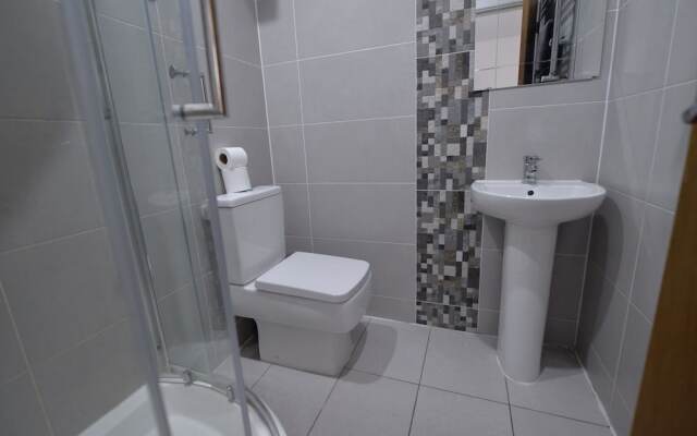 Enticing Holiday Home in Coventry With Garden