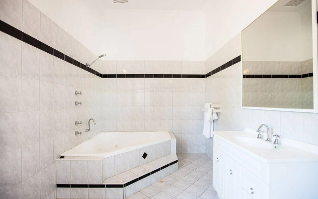 Captain Stirling Hotel