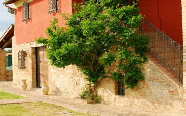 Amaranth House Rooms and Apartments