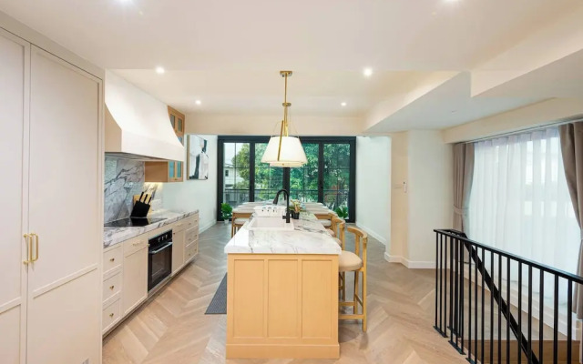 Stylish 5BR Poolhouse & Theater 2mins to BTS