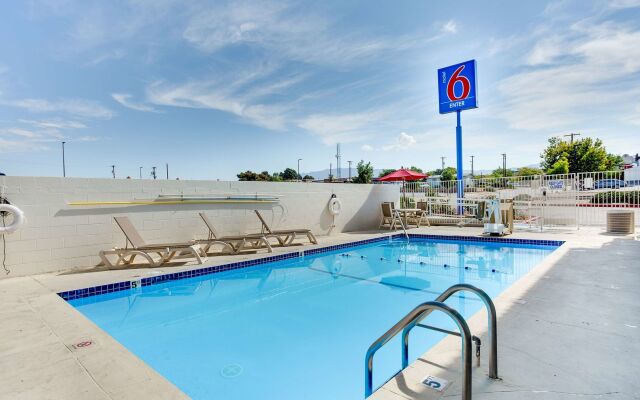 Motel 6 Albuquerque, NM - Carlisle