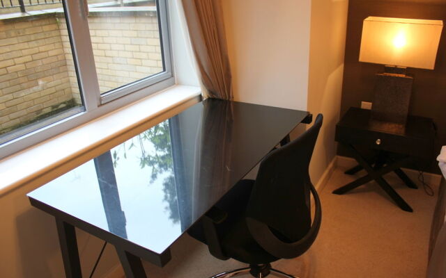 The Luxurious Suite (Peymans)