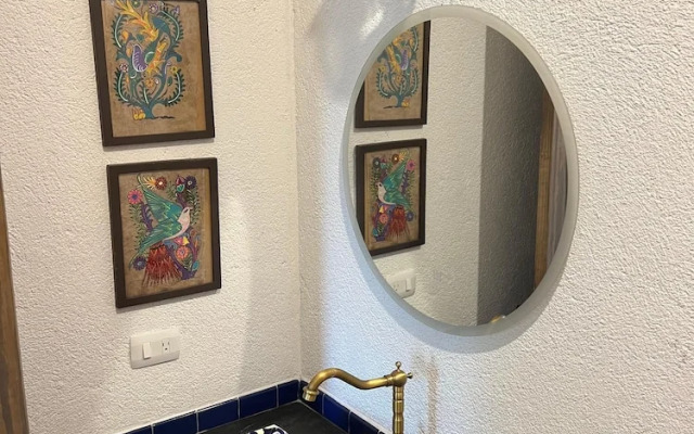 Casa Colonial en Pueblo Mágico by Adhoc