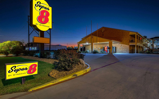 Super 8 by Wyndham Pleasanton