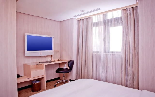 Yomi Hotel - MRT Shuanglian Station