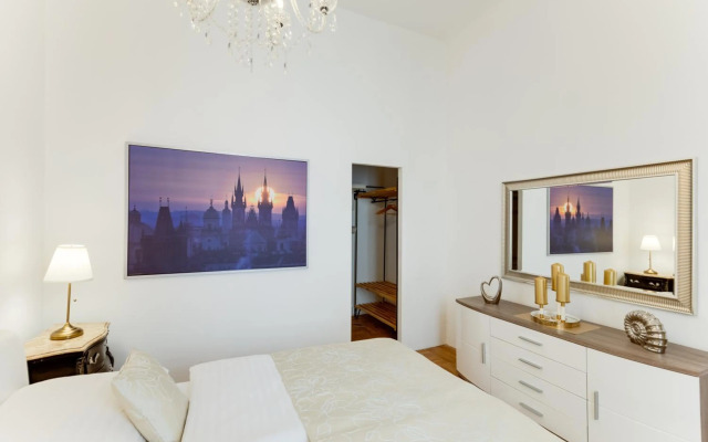 Old Town Royal Apartment With Giant Terrace
