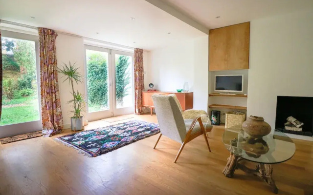 3 Bedroom House in De Beauvoir Town