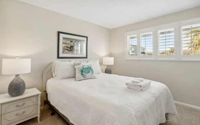 Steps to The Beach - 3BR Ocean View