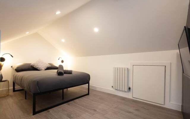 Cosy 1 Bed Duplex - Close to Metro - NW2