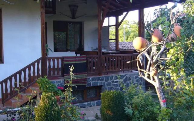 Guest House With The Wooden Plough