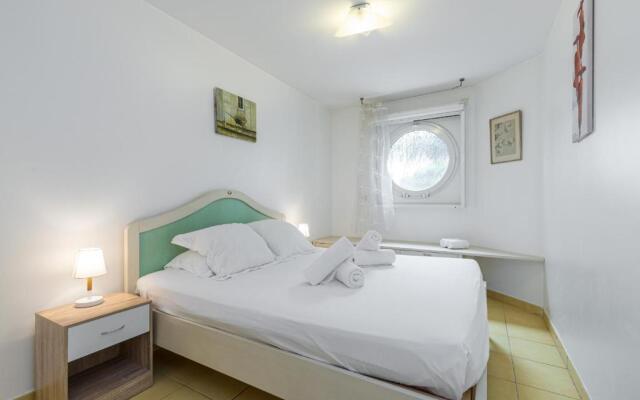 Nice 1 Bedroom downtown Carré d'Or with garage
