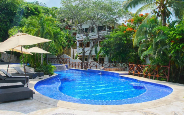 Pajaro de Fuego Pool & Terrace