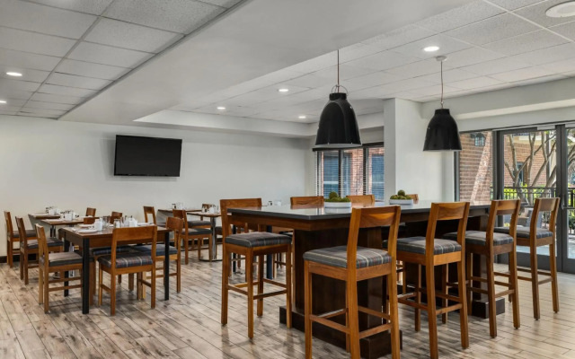 Four Points by Sheraton Greensboro Airport