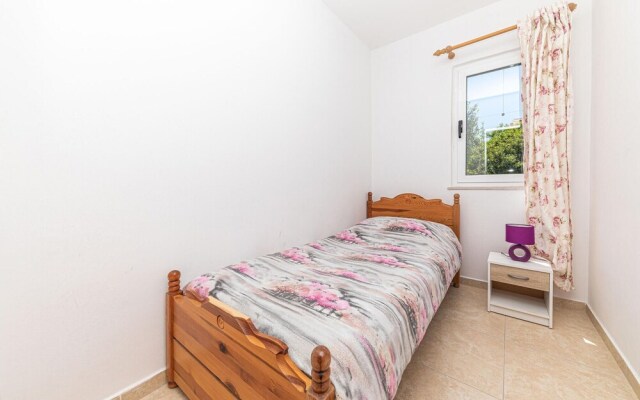 Awesome Home in Okrug Donji With 3 Bedrooms and Wifi