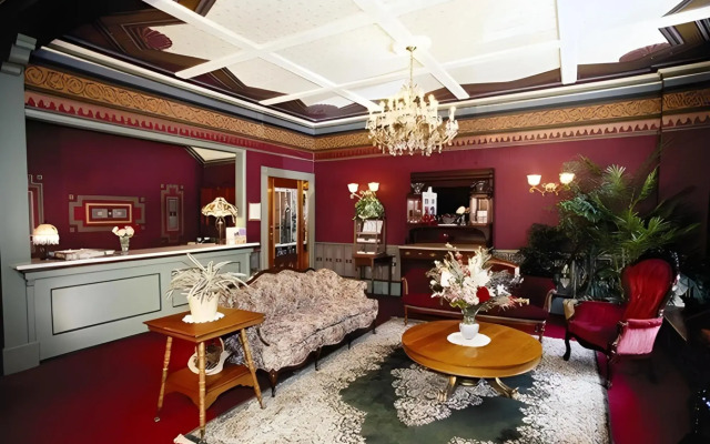 St. Elmo Hotel