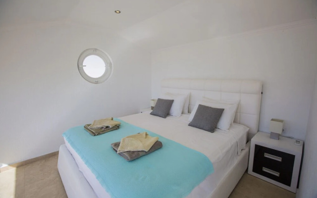 Villa Horizon by Akdenizvillam