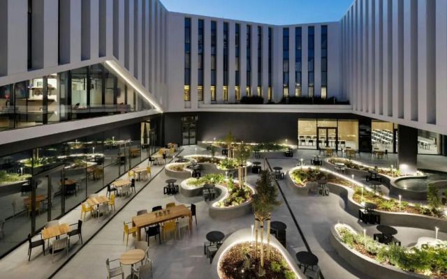 Moxy Alfragide Lisboa