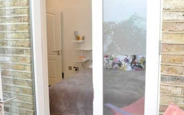 Modern 1 Bedroom Flat in Highbury